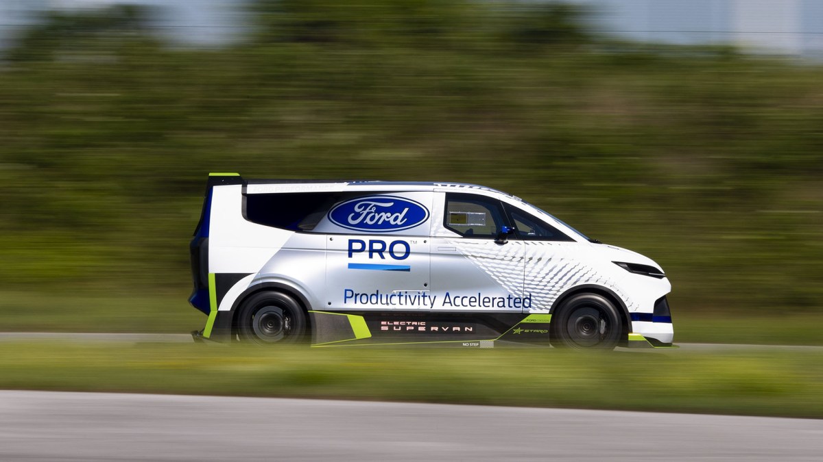 Ford SuperVan sur piste // Source : Ford Ford SuperVan sur piste // Source : Ford