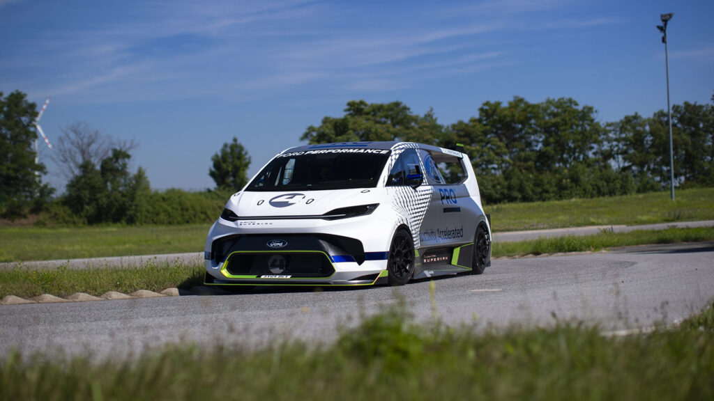 Ford Pro Electric SuperVan // Source : Ford Ford Pro Electric SuperVan // Source : Ford