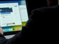 Stage Manager, une nouveauté d’iPadOS 16, permet de gérer 4 fenêtres en même temps. L’iPad est capable de plus, mais c’est toujours bridé. // Source : Thomas Ancelle / Numerama Stage Manager, une nouveauté d’iPadOS 16, permet de gérer 4 fenêtres en même temps. L’iPad est capable de plus, mais c’est toujours bridé. // Source : Thomas Ancelle / Numerama