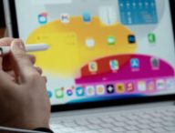 L’Apple Pencil doit être branché à un adaptateur, lui-même branché à un câble, lui même branché à l’iPad. Oui. // Source : Thomas Ancelle / Numerama