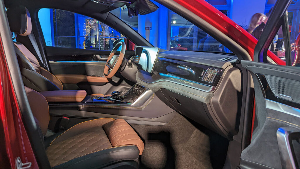 Intérieur du SUV BYD Tang // Source : Raphaelle Baut Intérieur du SUV BYD Tang // Source : Raphaelle Baut