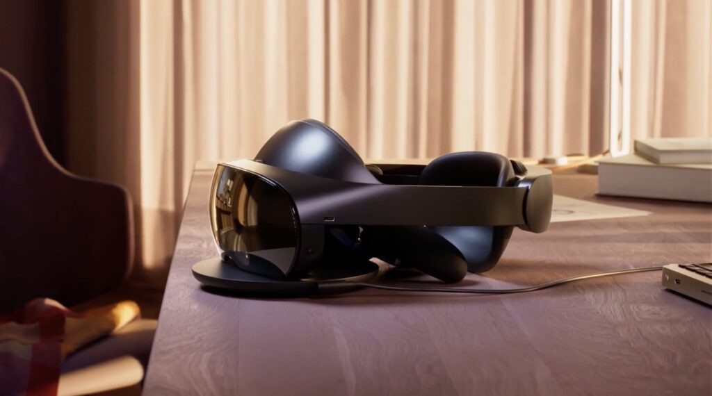 Le socle de recharge du Quest Pro. Il faut accrocher un accessoire aimanté pour passer en réalité virtuelle. // Source : Meta Le socle de recharge du Quest Pro. Il faut accrocher un accessoire aimanté pour passer en réalité virtuelle. // Source : Meta