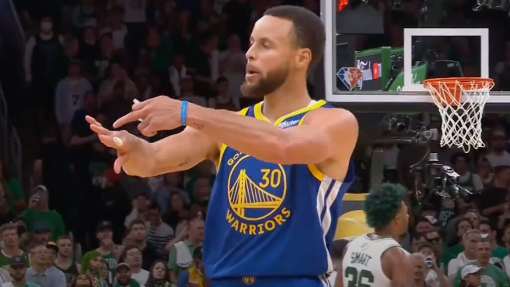 Stephen Curry, star des Golden State Warriors (NBA) // Source : Capture YouTube NBA Extra Stephen Curry, star des Golden State Warriors (NBA) // Source : Capture YouTube NBA Extra
