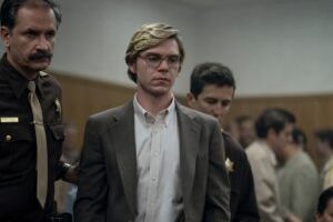 La série Dahmer raconte les meurtres mais aussi le procès du tueur // Source : Netflix