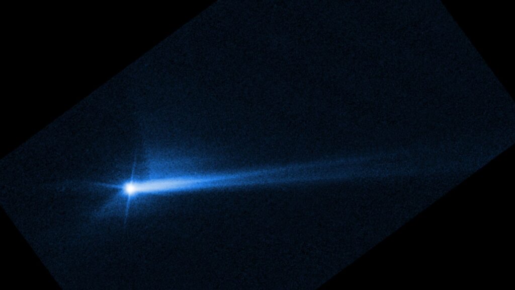 L'astéroïde, vu par Hubble quelques jours après l'impact de DART. // Source : NASA/ESA/STScI/Hubble (image recadrée) L'astéroïde, vu par Hubble quelques jours après l'impact de DART. // Source : NASA/ESA/STScI/Hubble (image recadrée)