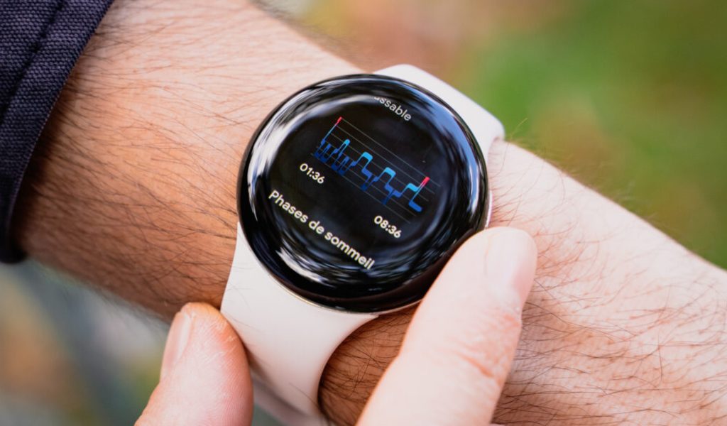 La nuit, si on active le « mode coucher », la Pixel Watch surveille le sommeil. // Source : Louise Audry pour Numerama La nuit, si on active le « mode coucher », la Pixel Watch surveille le sommeil. // Source : Louise Audry pour Numerama