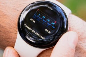 La nuit, si on active le « mode coucher », la Pixel Watch surveille le sommeil. // Source : Louise Audry pour Numerama La nuit, si on active le « mode coucher », la Pixel Watch surveille le sommeil. // Source : Louise Audry pour Numerama