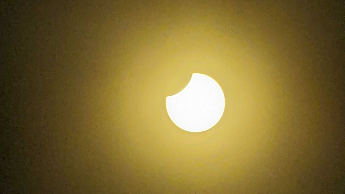 L'éclipse du 25 octobre 2022 vue de Paris. // Source : Rémy Pivois pour Numerama L'éclipse du 25 octobre 2022 vue de Paris. // Source : Rémy Pivois pour Numerama