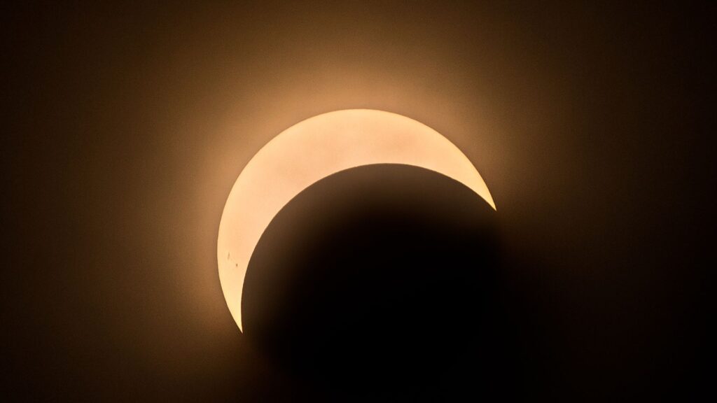 Éclipse solaire. // Source : Canva Éclipse solaire. // Source : Canva