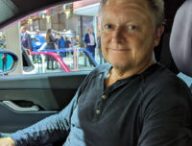 Henrik Fisker à bord du Fisker Ocean au Mondial de Paris // Source : Raphaelle Baut