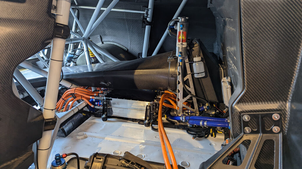 Implantation de la batterie du Ford SuperVan // Source : Raphaelle Baut Implantation de la batterie du Ford SuperVan // Source : Raphaelle Baut