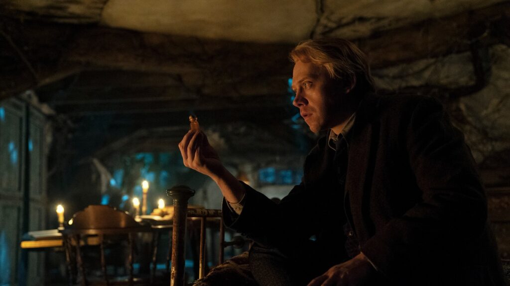 Rupert Grint incarne un frère qui tente de rejoindre sa jumelle dans l'au-delà // Source : Ken Woroner/Netflix Rupert Grint incarne un frère qui tente de rejoindre sa jumelle dans l'au-delà // Source : Ken Woroner/Netflix