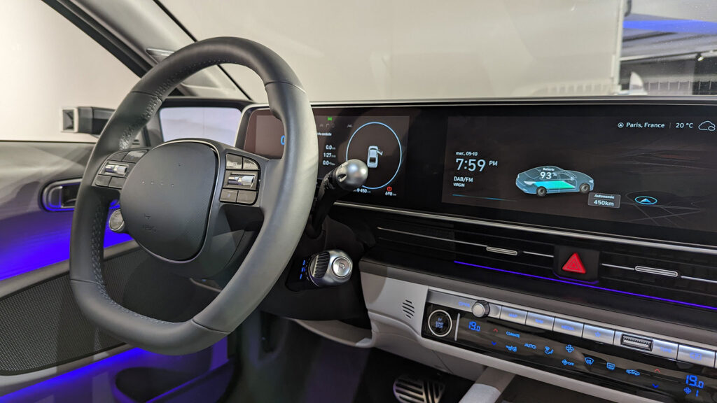 Poste de conduite Hyundai Ioniq 6 // Source : Raphaelle Baut pour Numerama Poste de conduite Hyundai Ioniq 6 // Source : Raphaelle Baut pour Numerama