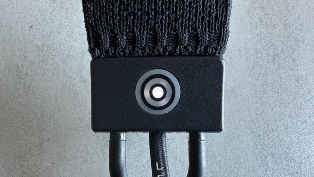 Le témoin lumineux du casque RPT-02 SOL // Source : Maxime Claudel pour Numerama Le témoin lumineux du casque RPT-02 SOL // Source : Maxime Claudel pour Numerama