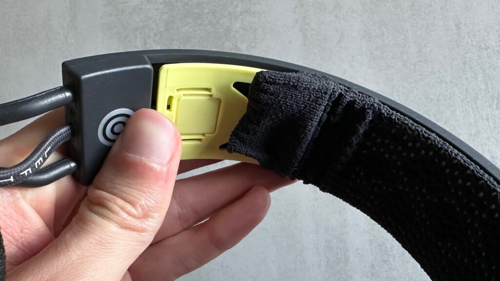 On peut retirer le nylon qui recouvre l'arceau // Source : Maxime Claudel pour Numerama On peut retirer le nylon qui recouvre l'arceau // Source : Maxime Claudel pour Numerama