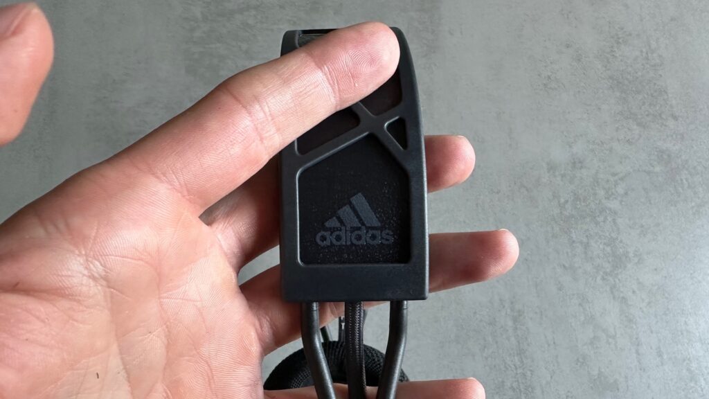 L'arceau du casque Adidas RPT-02 SOL // Source : Maxime Claudel pour Numerama L'arceau du casque Adidas RPT-02 SOL // Source : Maxime Claudel pour Numerama