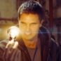 Le hacker peut contrôler l'intensité de la lampe // Source : Code 8 / Colony Pictures Le hacker peut contrôler l'intensité de la lampe // Source : Code 8 / Colony Pictures