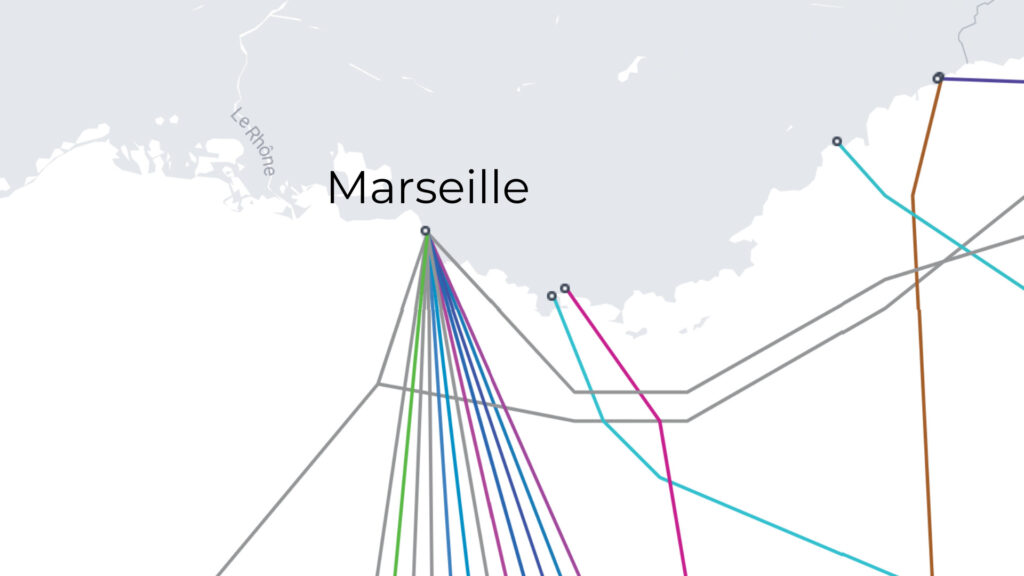 On comprend rapidement que Marseille est un hub stratégique pour les câbles internet. // Source : Submarinecablemap.com On comprend rapidement que Marseille est un hub stratégique pour les câbles internet. // Source : Submarinecablemap.com