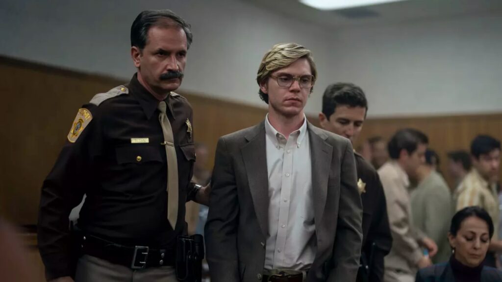 Dahmer lors de son procès, dans la série Monstres // Source : Netflix Dahmer lors de son procès, dans la série Monstres // Source : Netflix