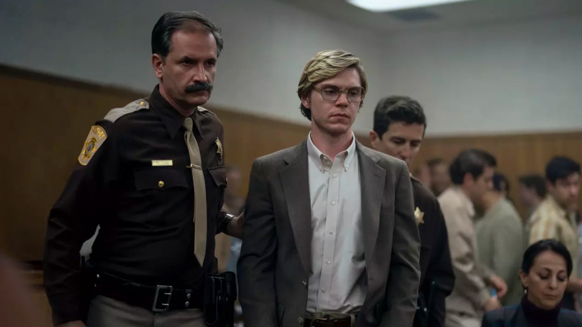Dahmer lors de son procès, dans la série Monstres // Source : Netflix Dahmer lors de son procès, dans la série Monstres // Source : Netflix