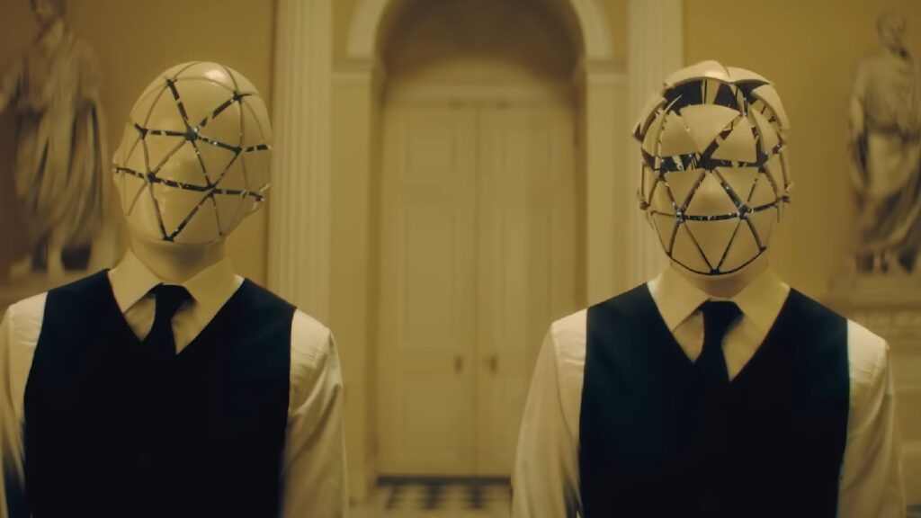 Des robots au look assez stylé dans Périphériques. // Source : Prime Video Des robots au look assez stylé dans Périphériques. // Source : Prime Video