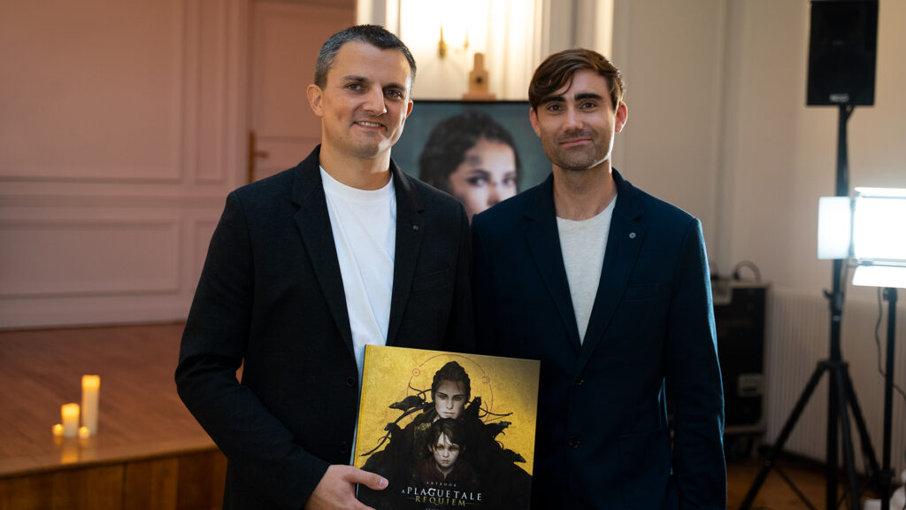 Kevin Choteau, game director, et Kévin Pinson, lead lever designer, pour A Plague Tale : Requiem. // Source : Louise Audry pour Numerama Kevin Choteau, game director, et Kévin Pinson, lead lever designer, pour A Plague Tale : Requiem. // Source : Louise Audry pour Numerama