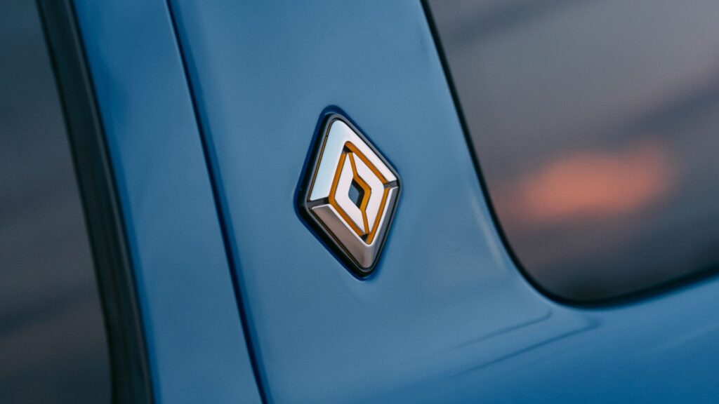 Zoom sur le modèle R1S de Rivian. // Source : Rivian (photo recadrée) Zoom sur le modèle R1S de Rivian. // Source : Rivian (photo recadrée)