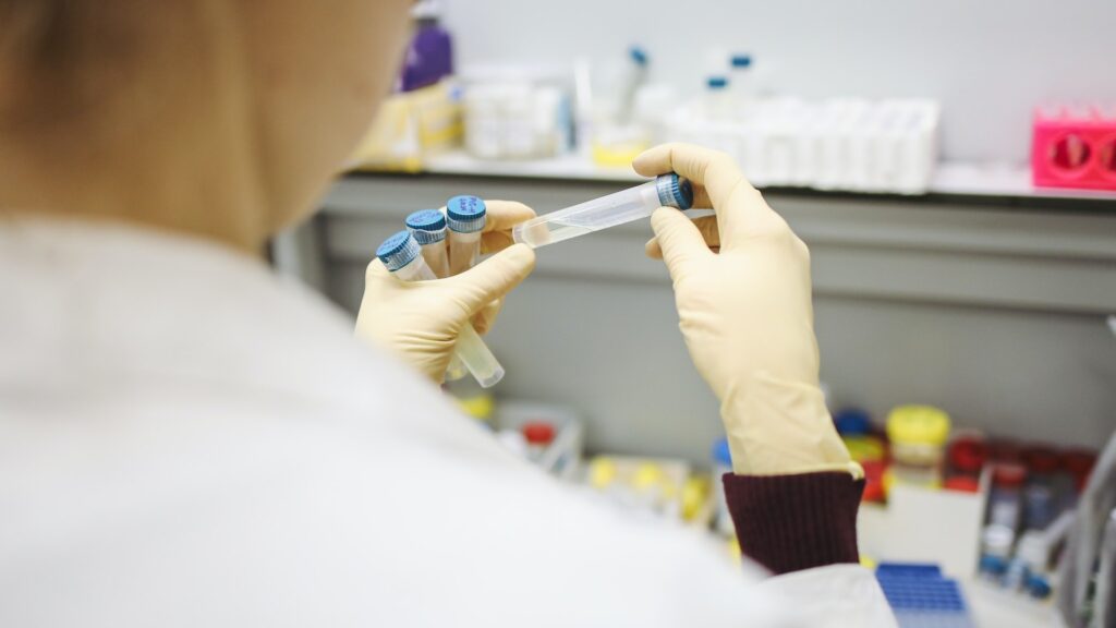 Le niveau de confiance en la recherche dans les vaccins est assez élevée par rapport à d'autres domaines. // Source : Pexels Le niveau de confiance en la recherche dans les vaccins est assez élevée par rapport à d'autres domaines. // Source : Pexels