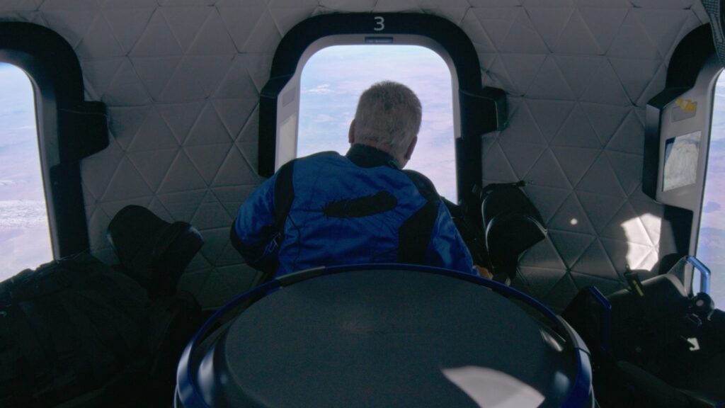 William Shatner dans la capsule de Blue Origin. // Source : Blue Origin William Shatner dans la capsule de Blue Origin. // Source : Blue Origin