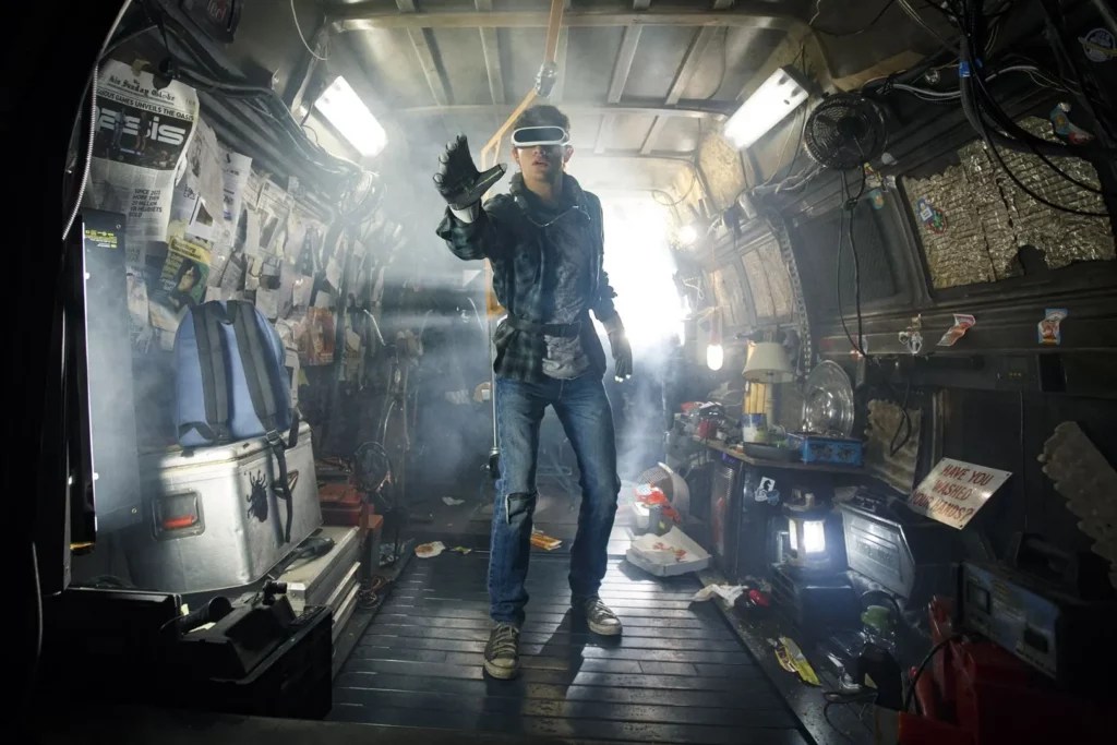 Wade en casque et combinaison de jeu en réalité virtuelle Wade en casque et combinaison de jeu en réalité virtuelle