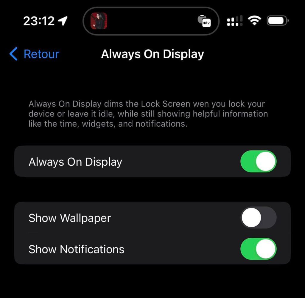 Les réglages de l'always on display dans iOS 16.2, avec une petite faute d'orthographe qui prouve que la fonction a été ajoutée récemment. // Source : Capture Numerama Les réglages de l'always on display dans iOS 16.2, avec une petite faute d'orthographe qui prouve que la fonction a été ajoutée récemment. // Source : Capture Numerama