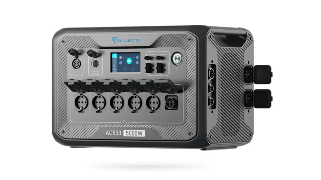 Compact, le générateur AC500 comprend tout de même 16 prises. // Source : Bluetti. Compact, le générateur AC500 comprend tout de même 16 prises. // Source : Bluetti.