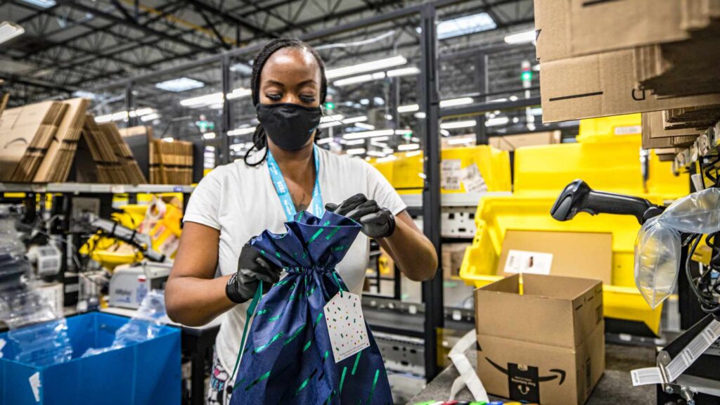 Amazon va licencier 10 000 employés // Source : Amazon Amazon va licencier 10 000 employés // Source : Amazon