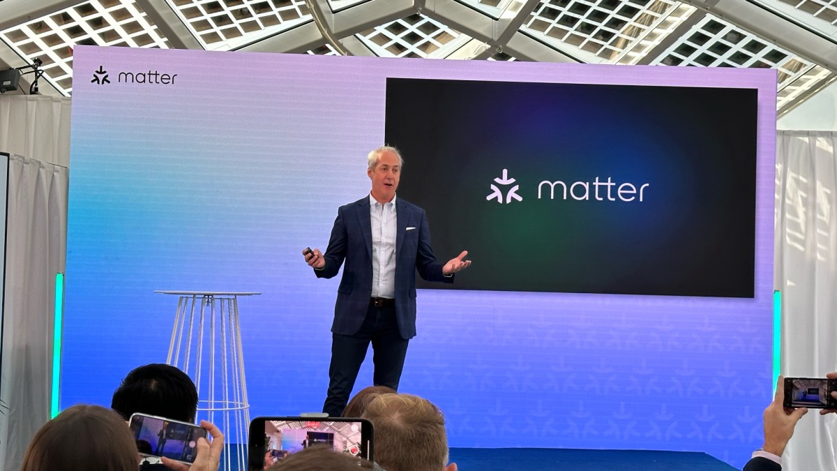 Tobin Richardson, le CEO de l’alliance CSA, lors du lancement de Matter le 3 novembre. // Source : Numerama Tobin Richardson, le CEO de l’alliance CSA, lors du lancement de Matter le 3 novembre. // Source : Numerama
