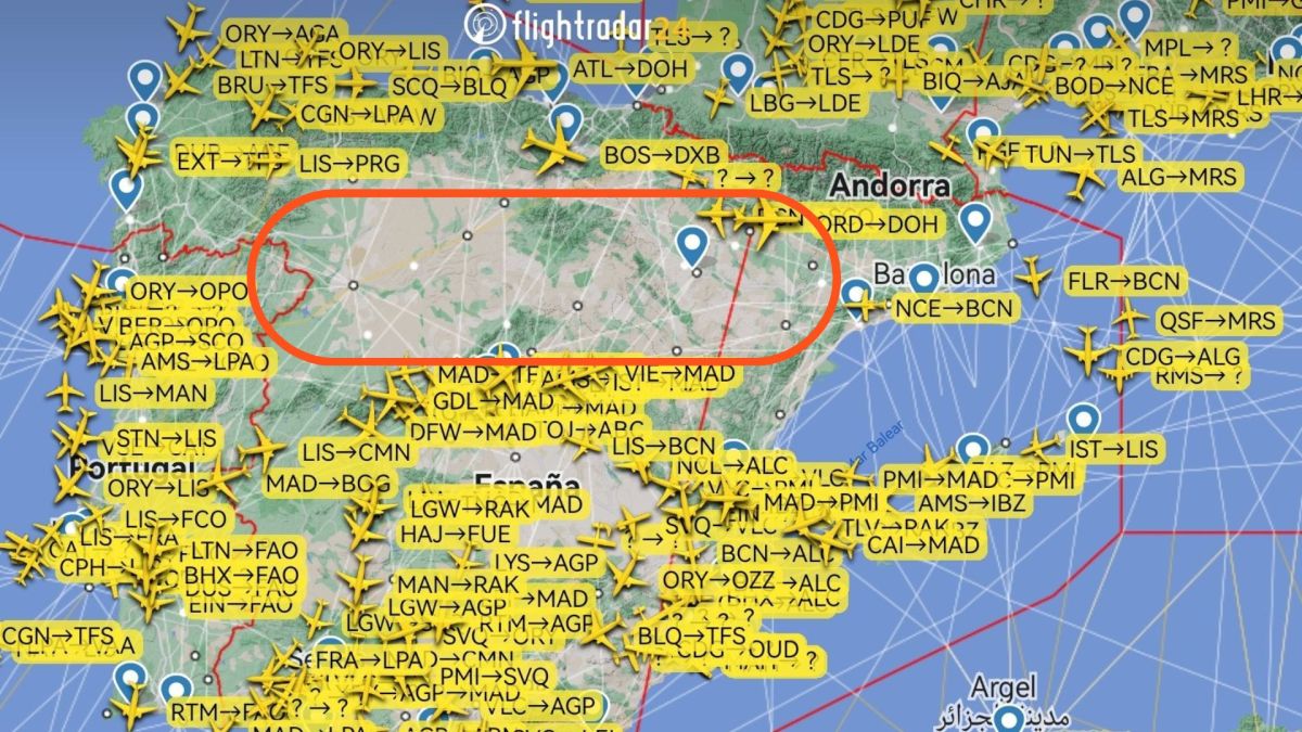 L'espace aérien fermé en Espagne. // Source : Via Twitter @controladores ; annotation Numerama L'espace aérien fermé en Espagne. // Source : Via Twitter @controladores ; annotation Numerama