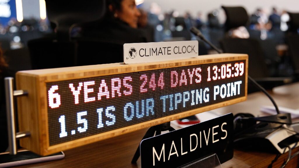 Les Maldives avaient apporté une horloge climatique pour rappeler l'urgence des objectifs de réduction de gaz à effet de serre. En vain. // Source : UN Climate Change Les Maldives avaient apporté une horloge climatique pour rappeler l'urgence des objectifs de réduction de gaz à effet de serre. En vain. // Source : UN Climate Change