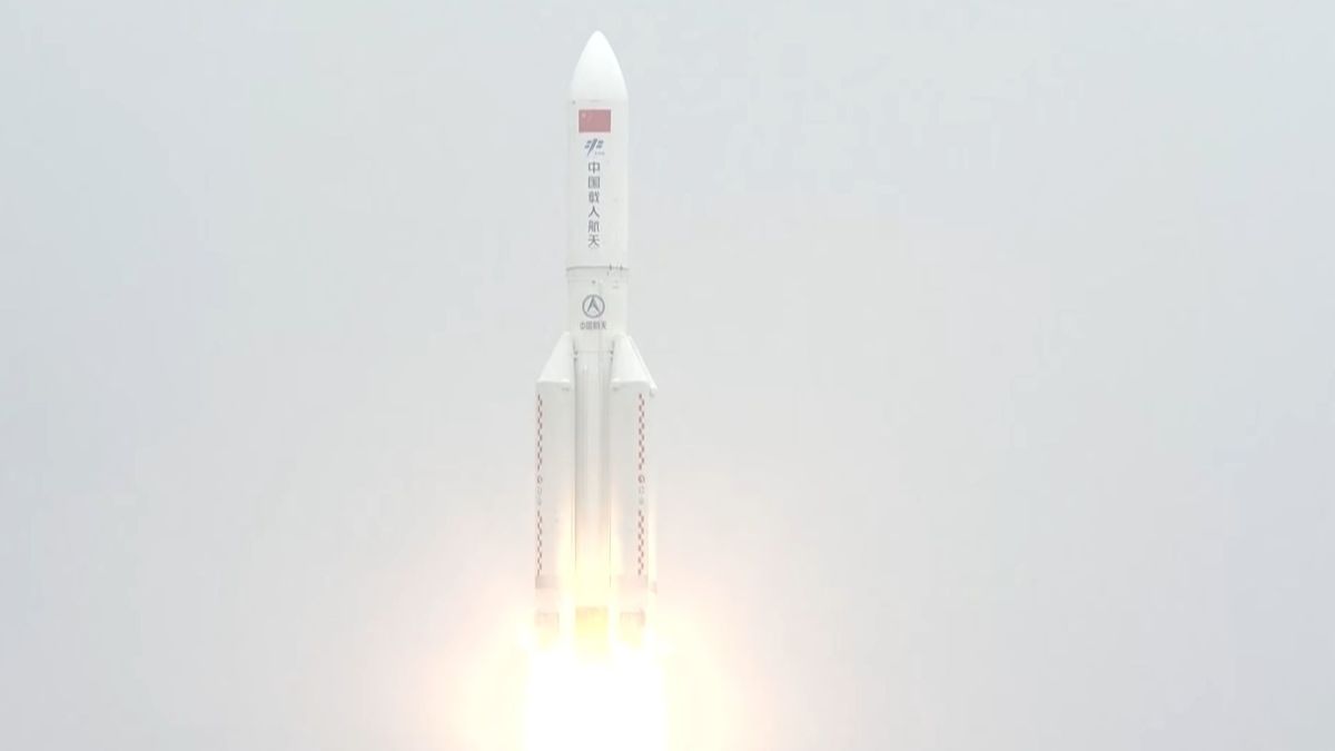 Fusée CZ-5B. // Source : Capture d'écran YouTube Space Videos Fusée CZ-5B. // Source : Capture d'écran YouTube Space Videos