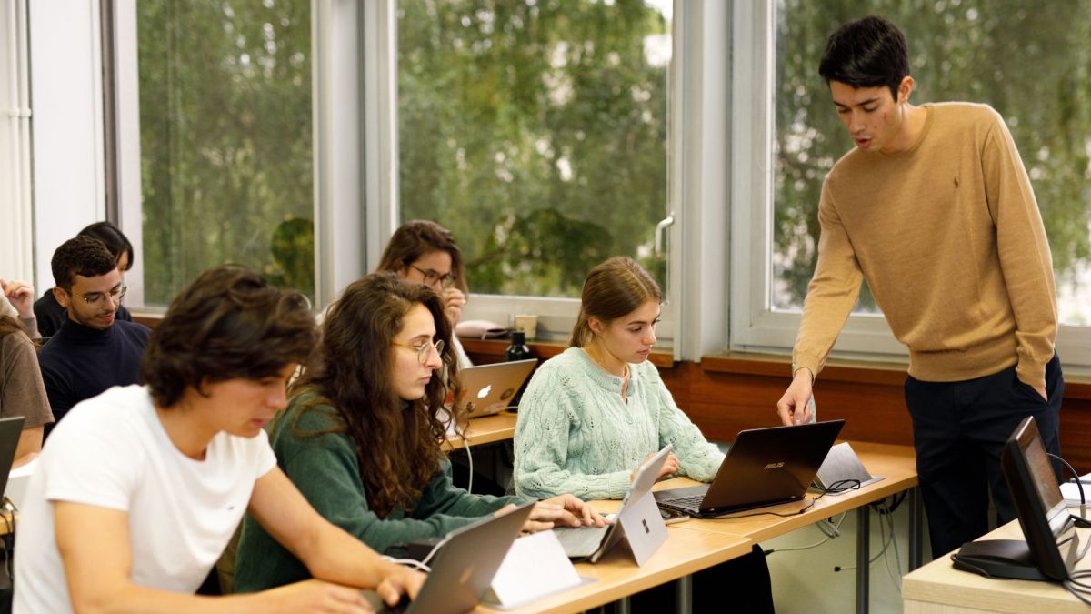 Des étudiants. // Source : Flickr/École polytechnique (photo recadrée) Des étudiants. // Source : Flickr/École polytechnique (photo recadrée)