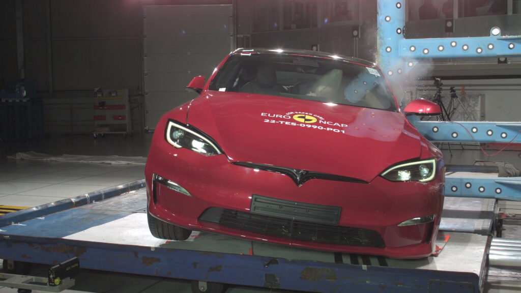 Tesla Model S lors des crash-tests Euro NCAP // Source : Euro NCAP Tesla Model S lors des crash-tests Euro NCAP // Source : Euro NCAP