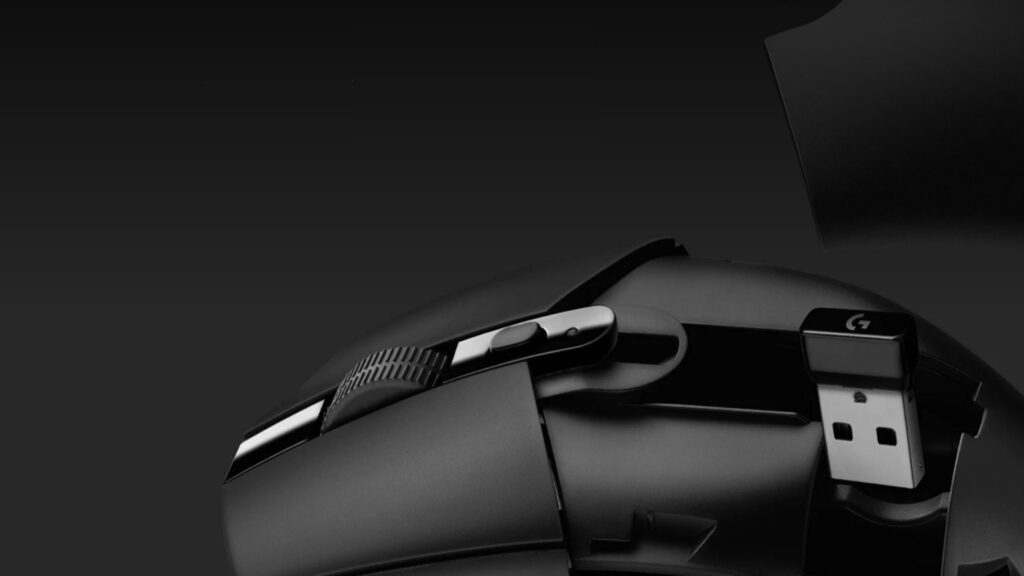 Le nano-récepteur USB peut se ranger dans la souris. // Source : Logitech