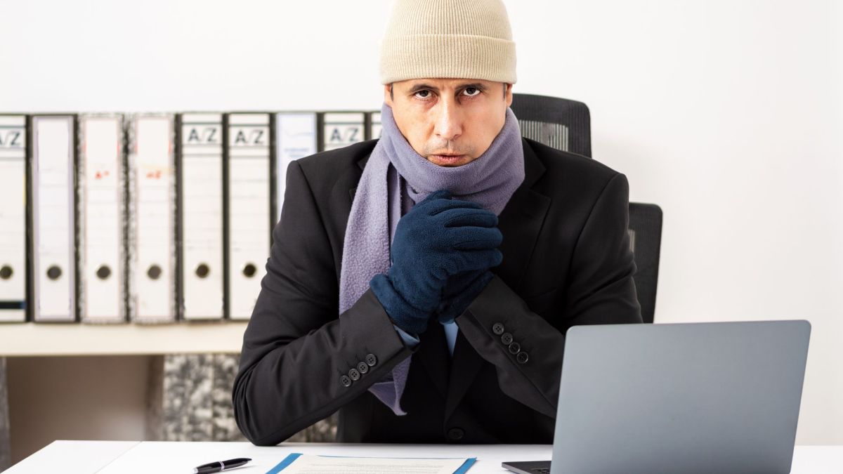Cette personne a froid. // Source : Canva Cette personne a froid. // Source : Canva