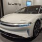 Lucid Air dans le Lucid Studio Munich // Source : Raphaelle Baut Lucid Air dans le Lucid Studio Munich // Source : Raphaelle Baut