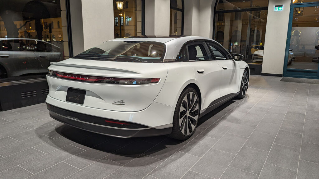 Vue arrière de la Lucid Air // Source : Raphaelle Baut Vue arrière de la Lucid Air // Source : Raphaelle Baut