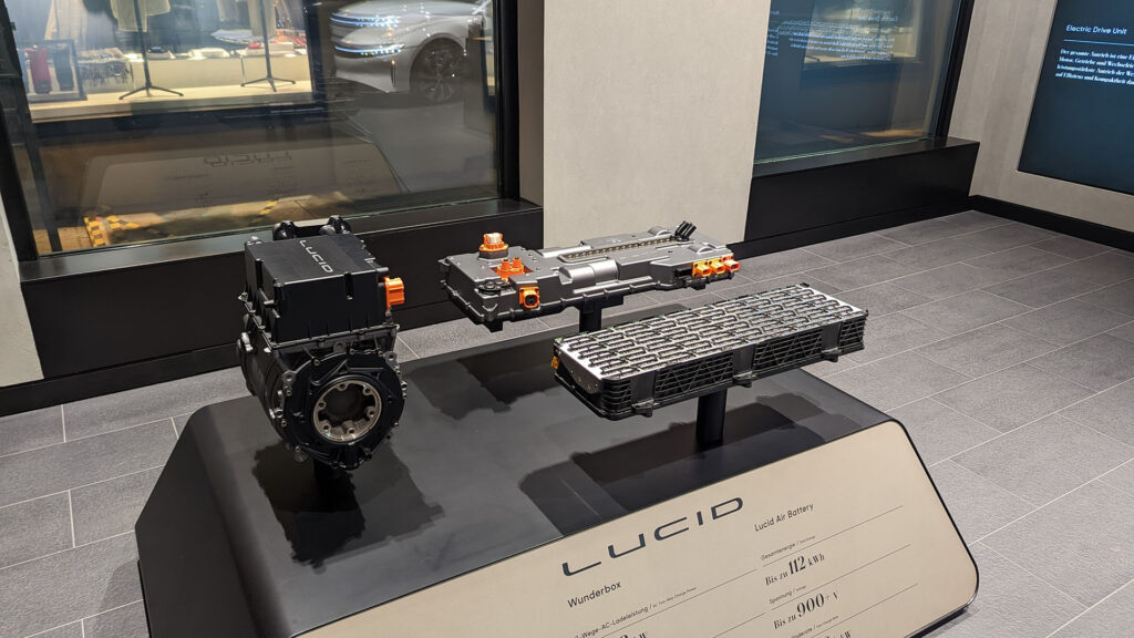 Moteur et module de batterie de la Lucid // Source : Raphaelle Baut Moteur et module de batterie de la Lucid // Source : Raphaelle Baut