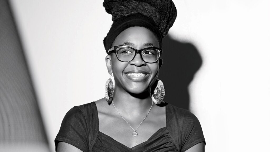L'écrivaine américaine Nnedi Okorafor // Source : Photo de Colleen Durkin L'écrivaine américaine Nnedi Okorafor // Source : Photo de Colleen Durkin