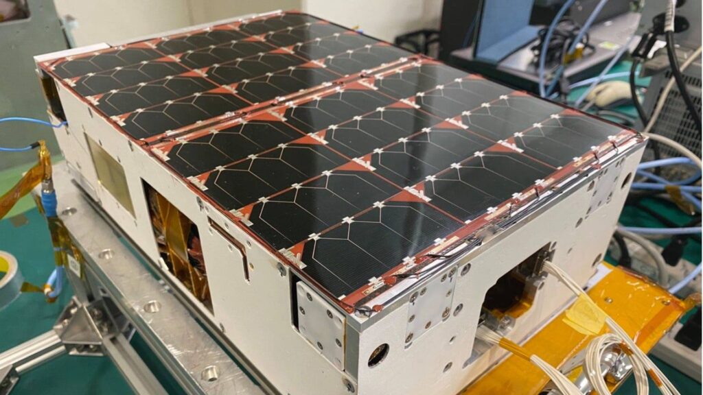 Le satellite de la Jaxa. // Source : Via Facebook Omotenashi Project Le satellite de la Jaxa. // Source : Via Facebook Omotenashi Project