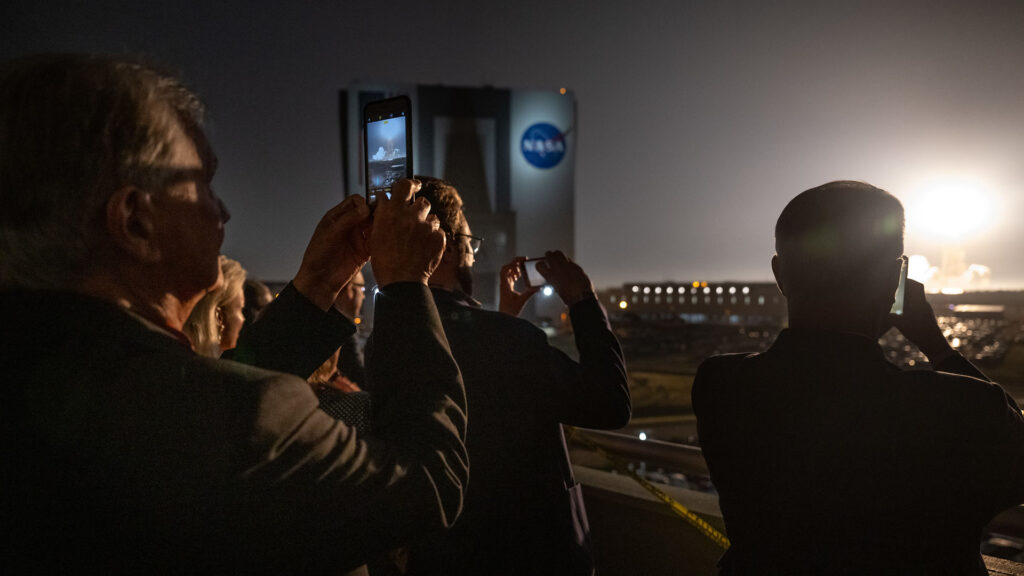 Source : NASA/Bill Ingalls Source : NASA/Bill Ingalls