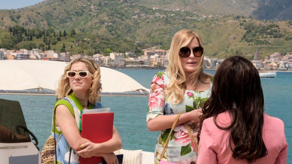 Jennifer Coolidge est la seule à faire son retour dans cette deuxième saison // Source : HBO/OCS Jennifer Coolidge est la seule à faire son retour dans cette deuxième saison // Source : HBO/OCS