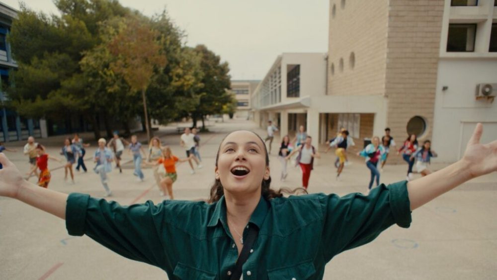 On chante et on danse en permanence dans Reusss // Source : France TV Slash On chante et on danse en permanence dans Reusss // Source : France TV Slash
