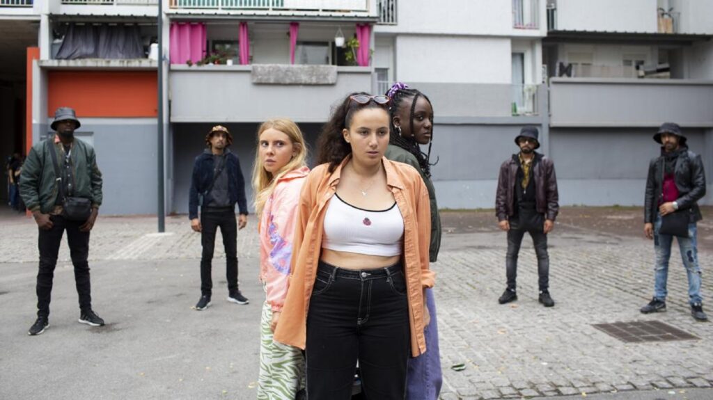 Ambre, Hanane et Maïssa s'embarquent dans une aventure dangereuse // Source : France TV Slash Ambre, Hanane et Maïssa s'embarquent dans une aventure dangereuse // Source : France TV Slash